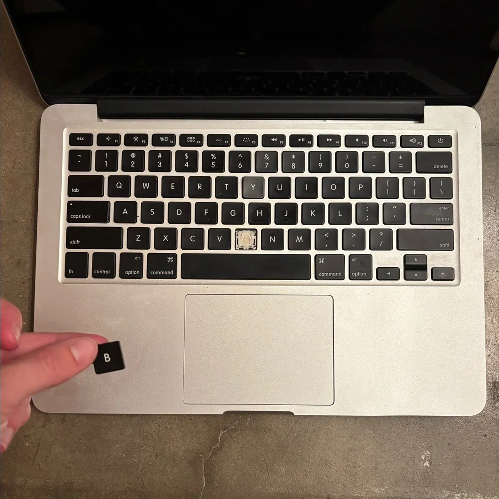 Apple MacBook Pro (13”) w/ charger & case